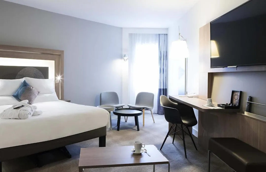Novotel Chateau De Versailles-1